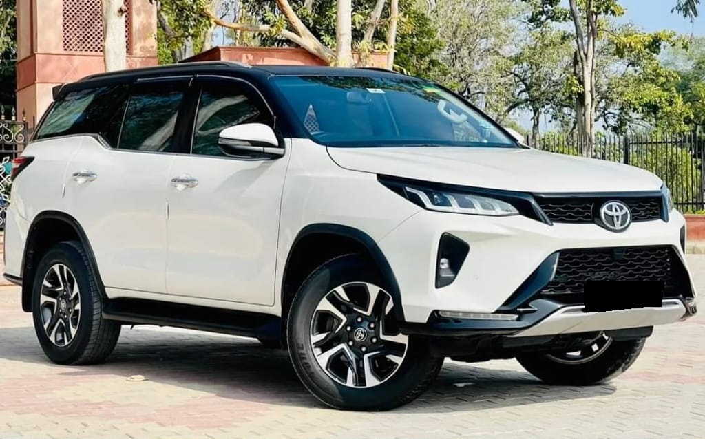 Fortuner rent Lahore