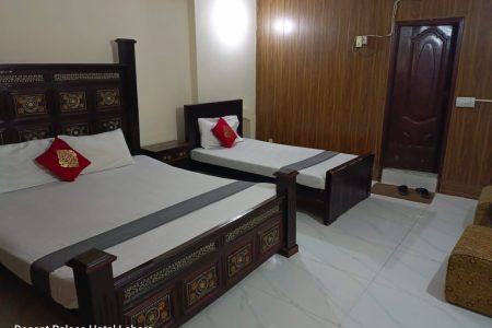 Tourist-friendly hotel in Lahore close to city attractions