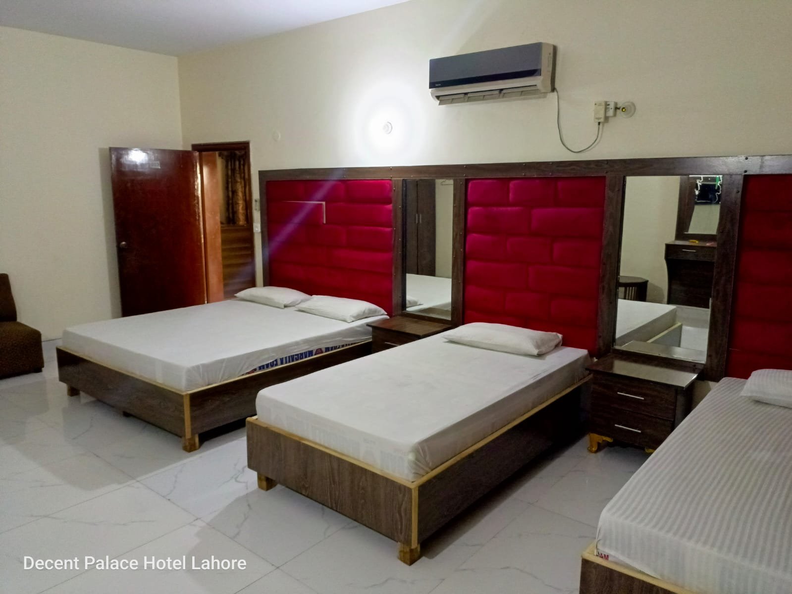 Comfortable room in Lahore family guest house