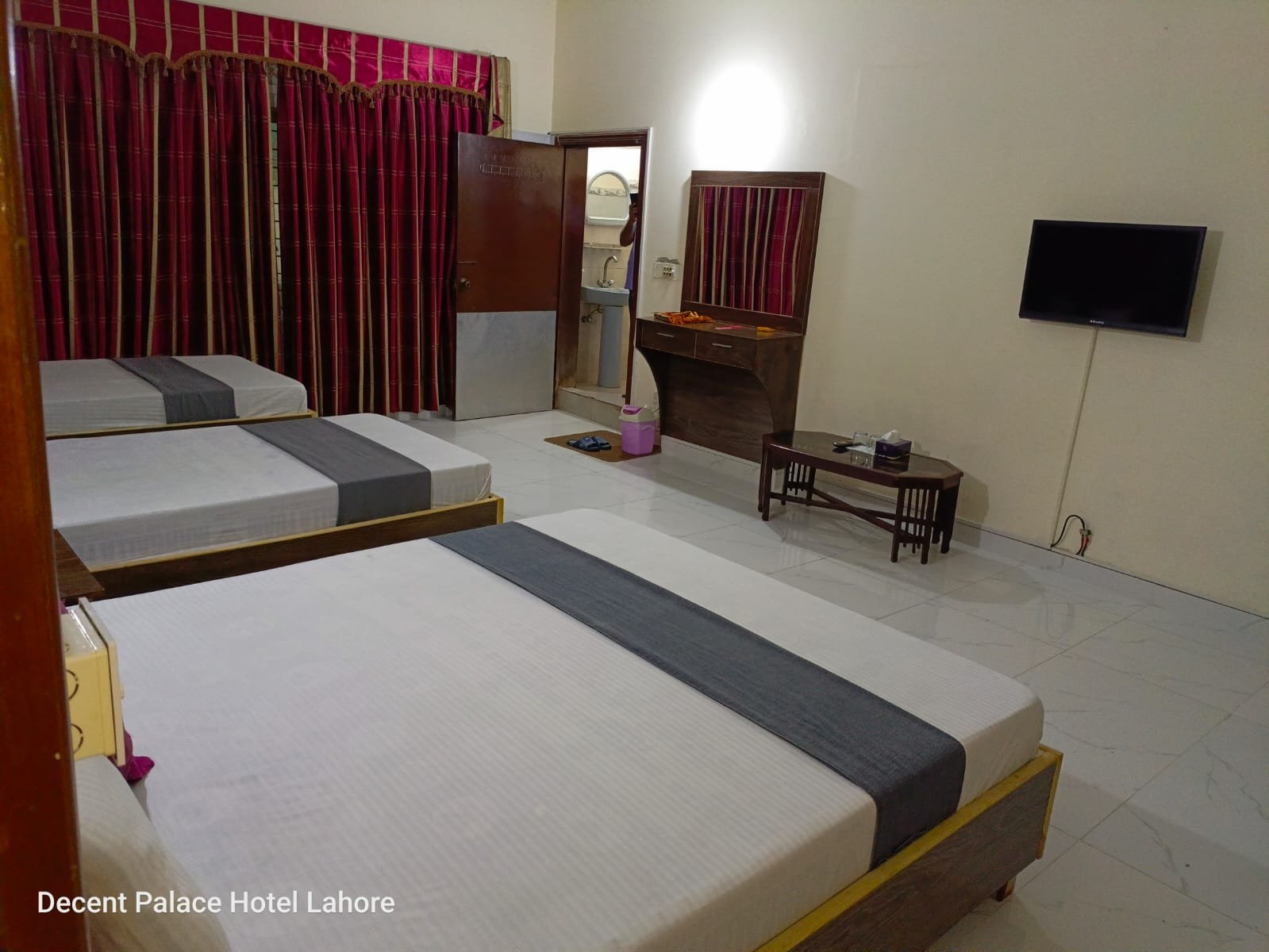 Double room in Lahore family guest house