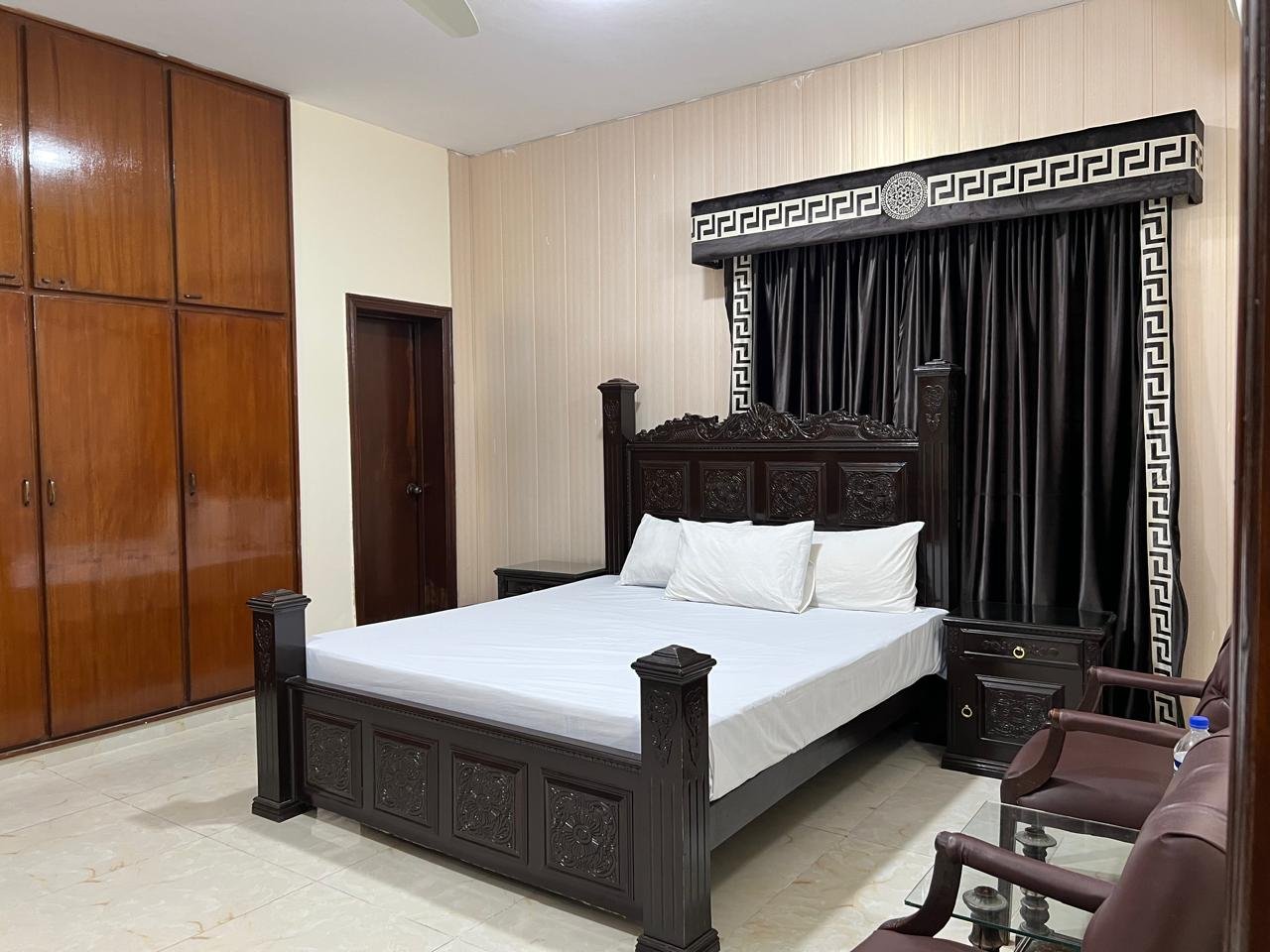 Double room at Family Guest House Lahore