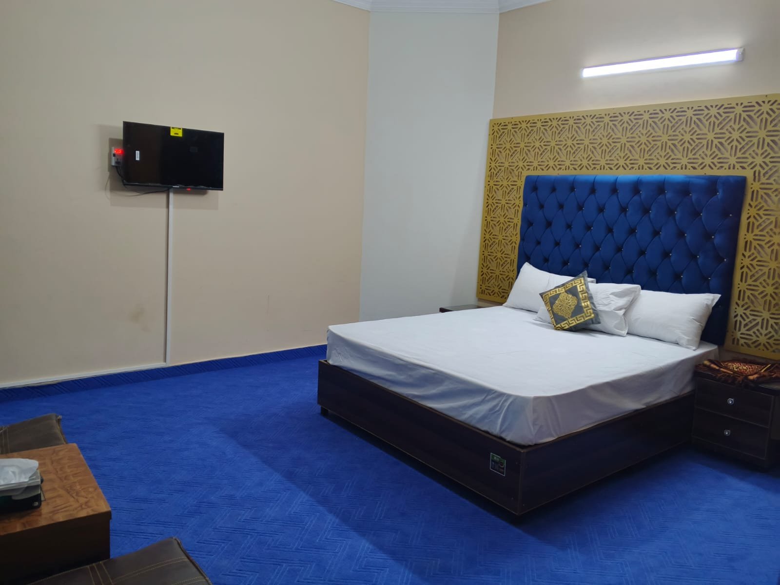 Deluxe master room in Gulberg Lahore