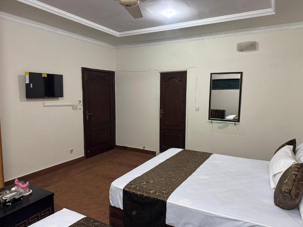 Executive triple room in Gulberg Lahore