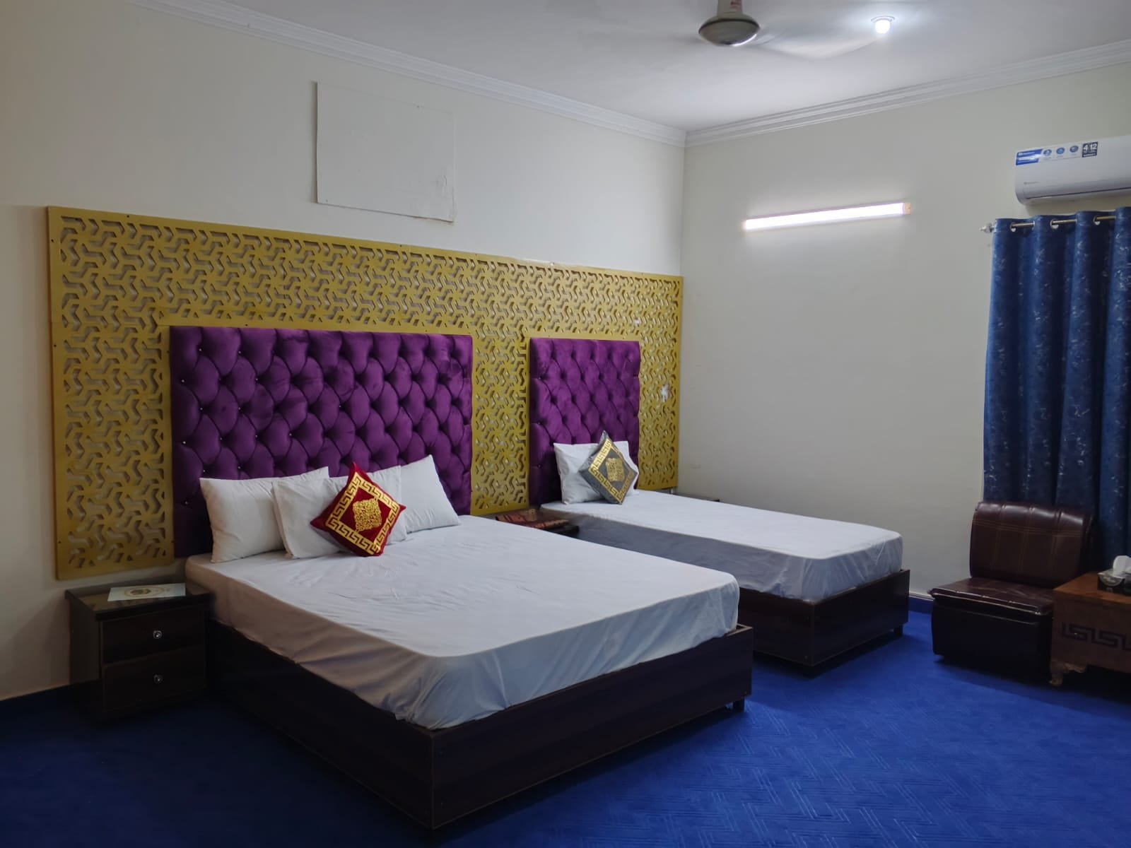 Front view of Shaheen Palace Hotel Gulberg Lahore